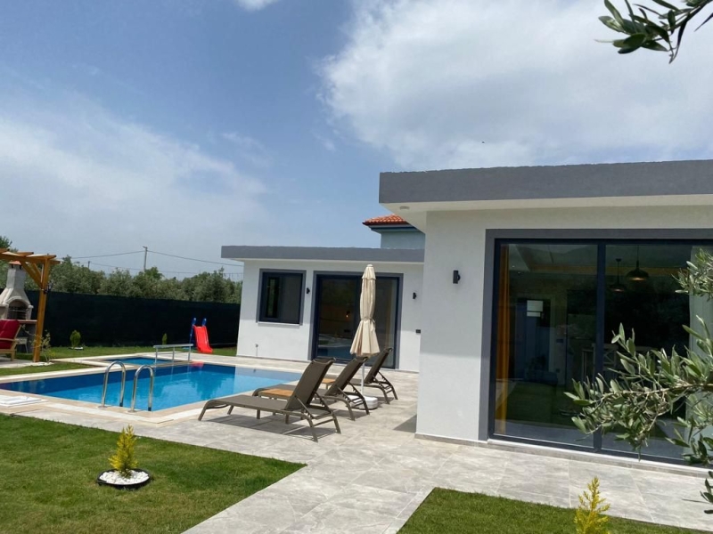 Villa Grey 1